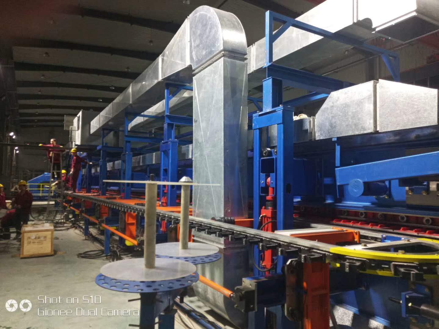 寅興鋼結構裝配式建筑產業園聚氨酯板生產線試產成功2.jpg